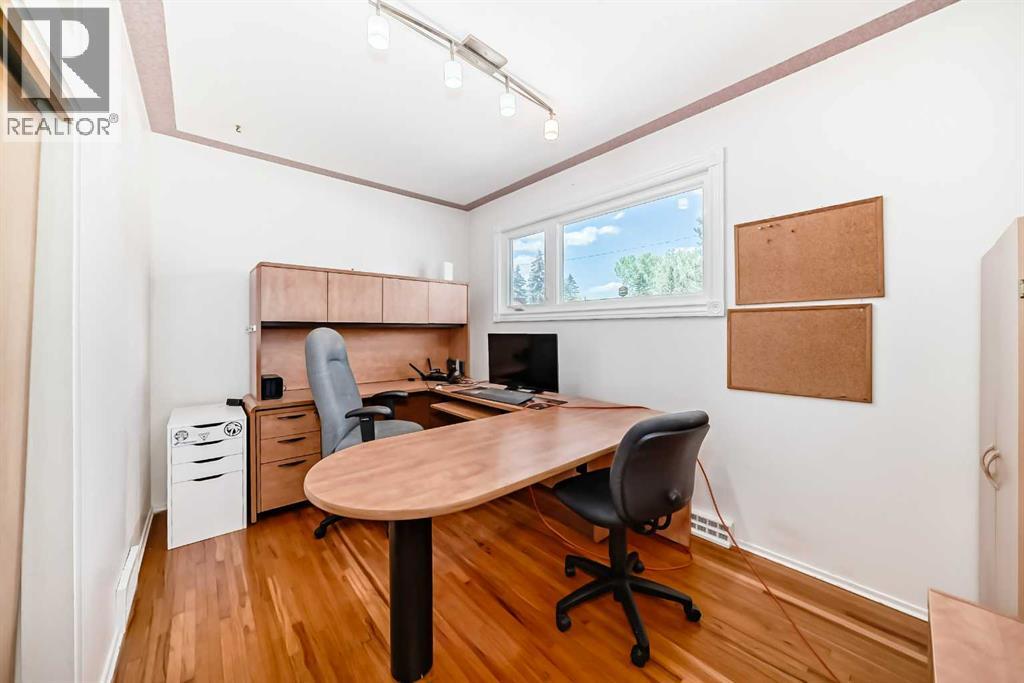 2121 Westview Crescent — photo 17