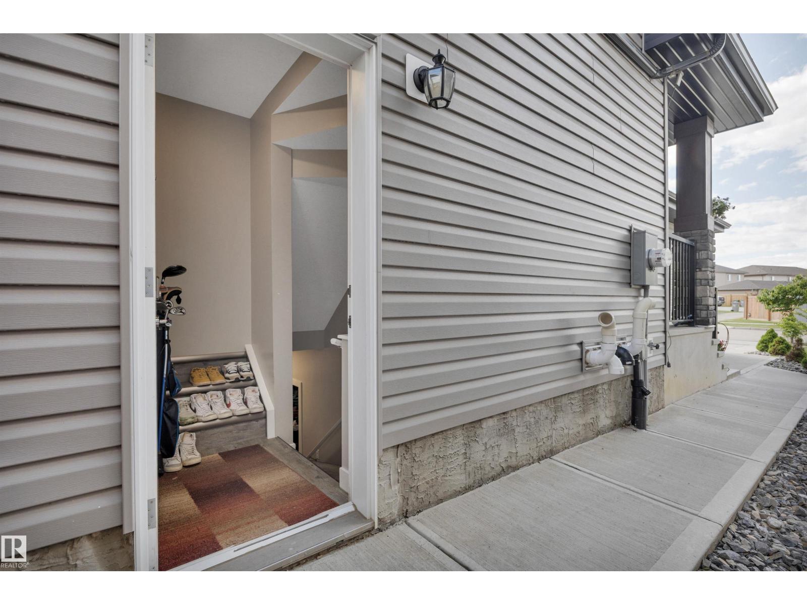 3808 45 AV — photo 43