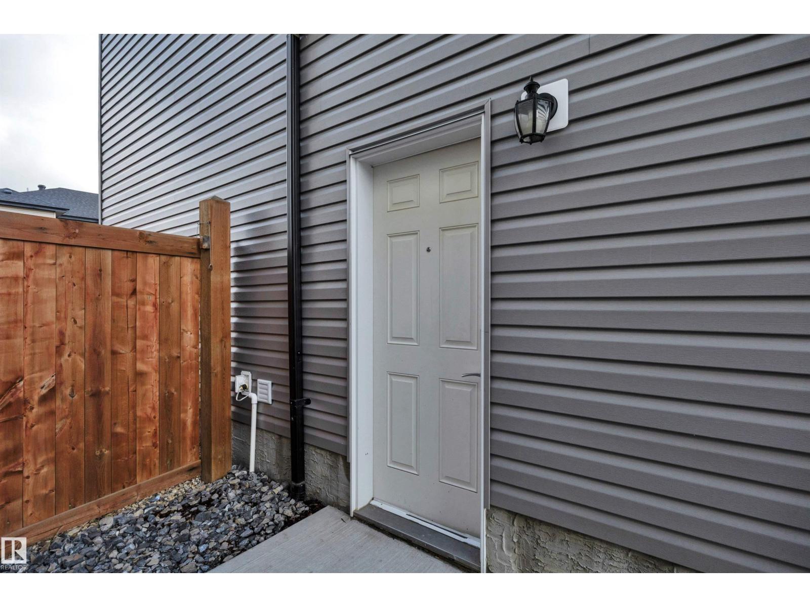 3808 45 AV — photo 42