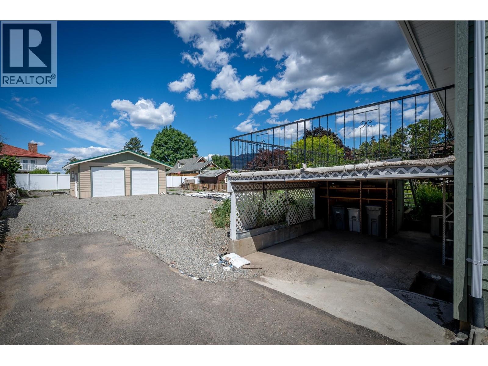 828 MCBRIDE Street, Kamloops — photo 2
