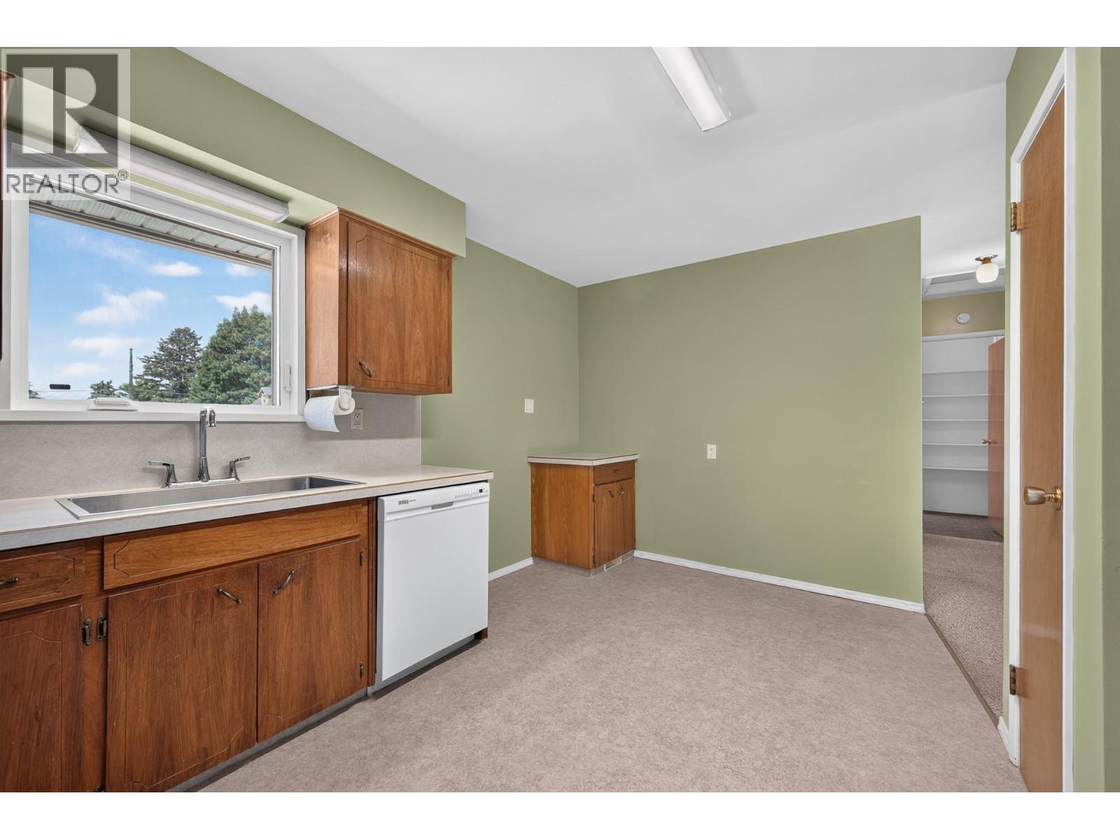 828 MCBRIDE Street - 9