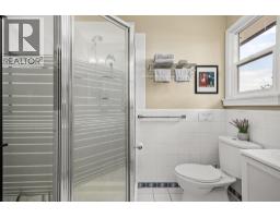 3pc Ensuite bath - 5821 Atkinson Crescent, Peachland, BC V0H1X4 Photo 17