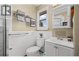 4pc Bathroom - 5821 Atkinson Crescent, Peachland, BC V0H1X4 Photo 16