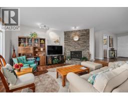Primary Bedroom - 5821 Atkinson Crescent, Peachland, BC V0H1X4 Photo 10