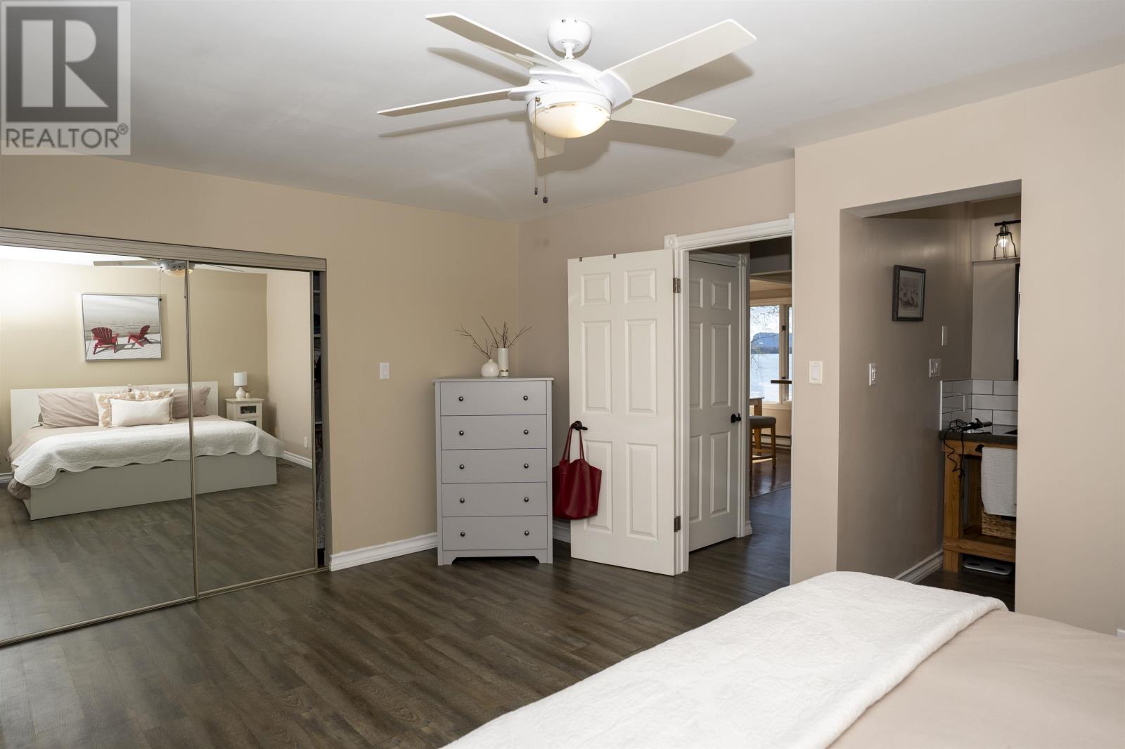 26 Margaret St S - 23