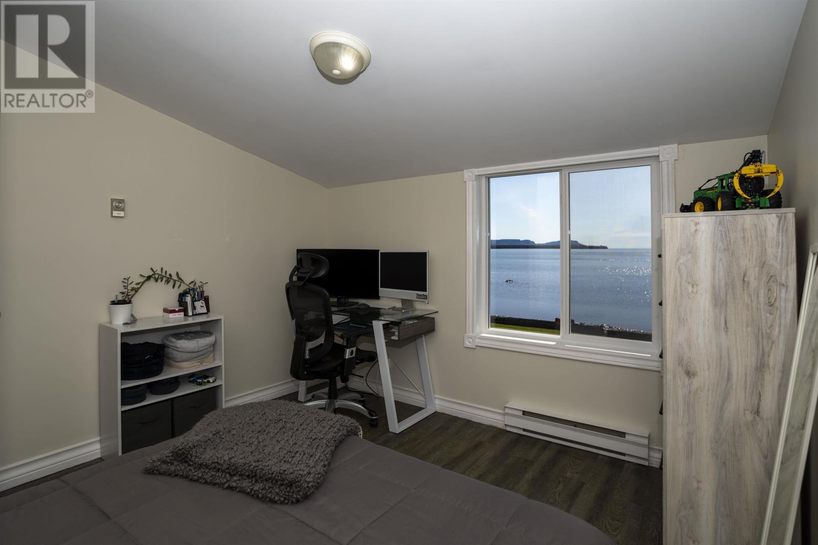 26 Margaret St S - 32