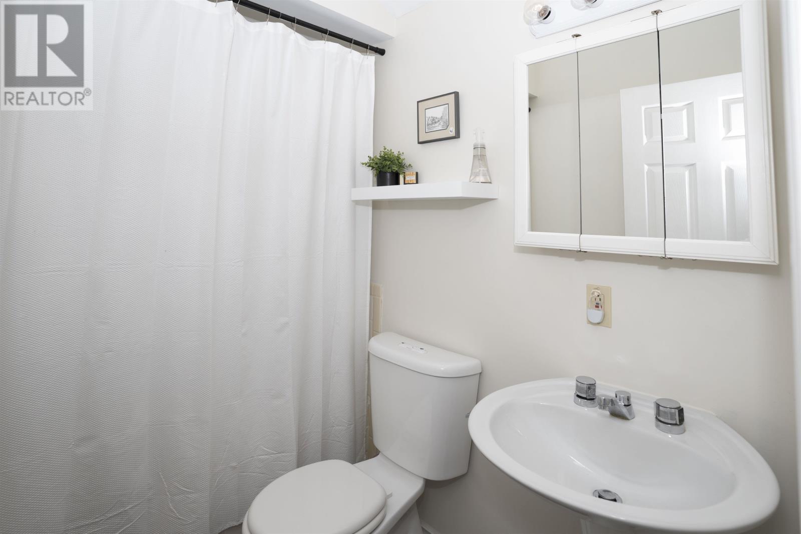 26 Margaret St S - 36