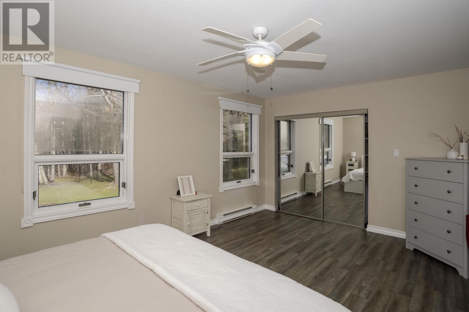 26 Margaret St S - 22