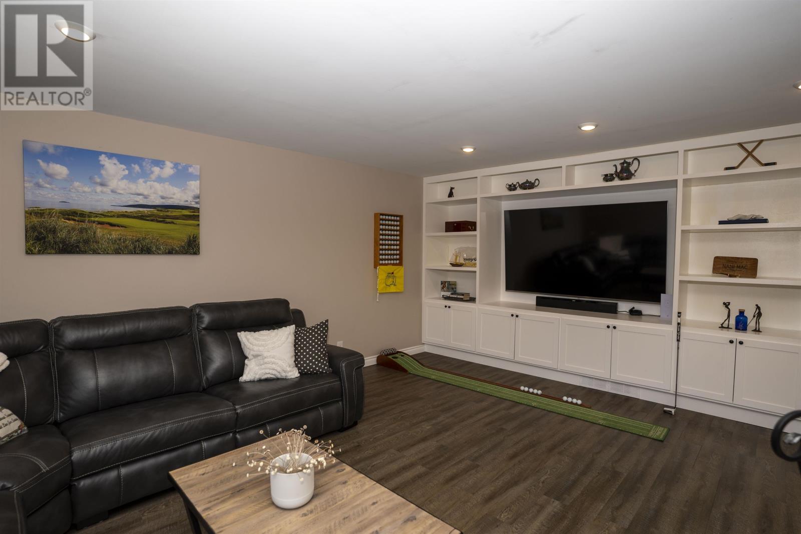 26 Margaret St S - 28