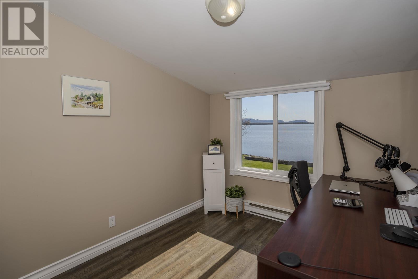26 Margaret St S - 35