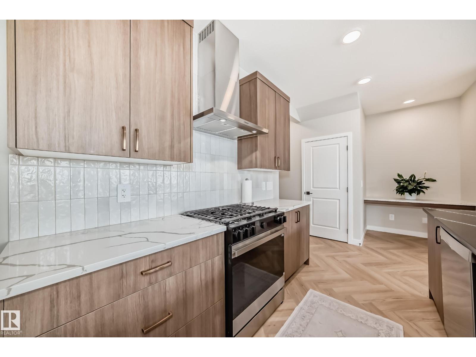 4231 206 ST NW - 11