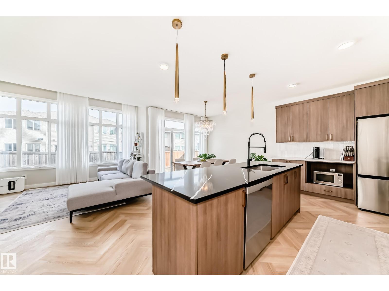 4231 206 ST NW - 14