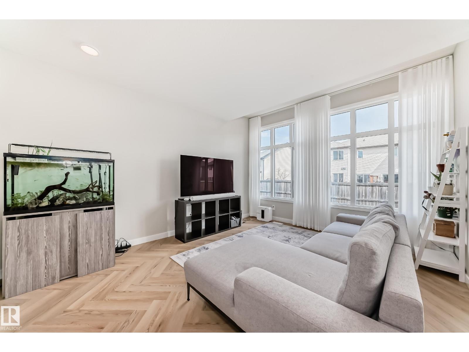 4231 206 ST NW - 18