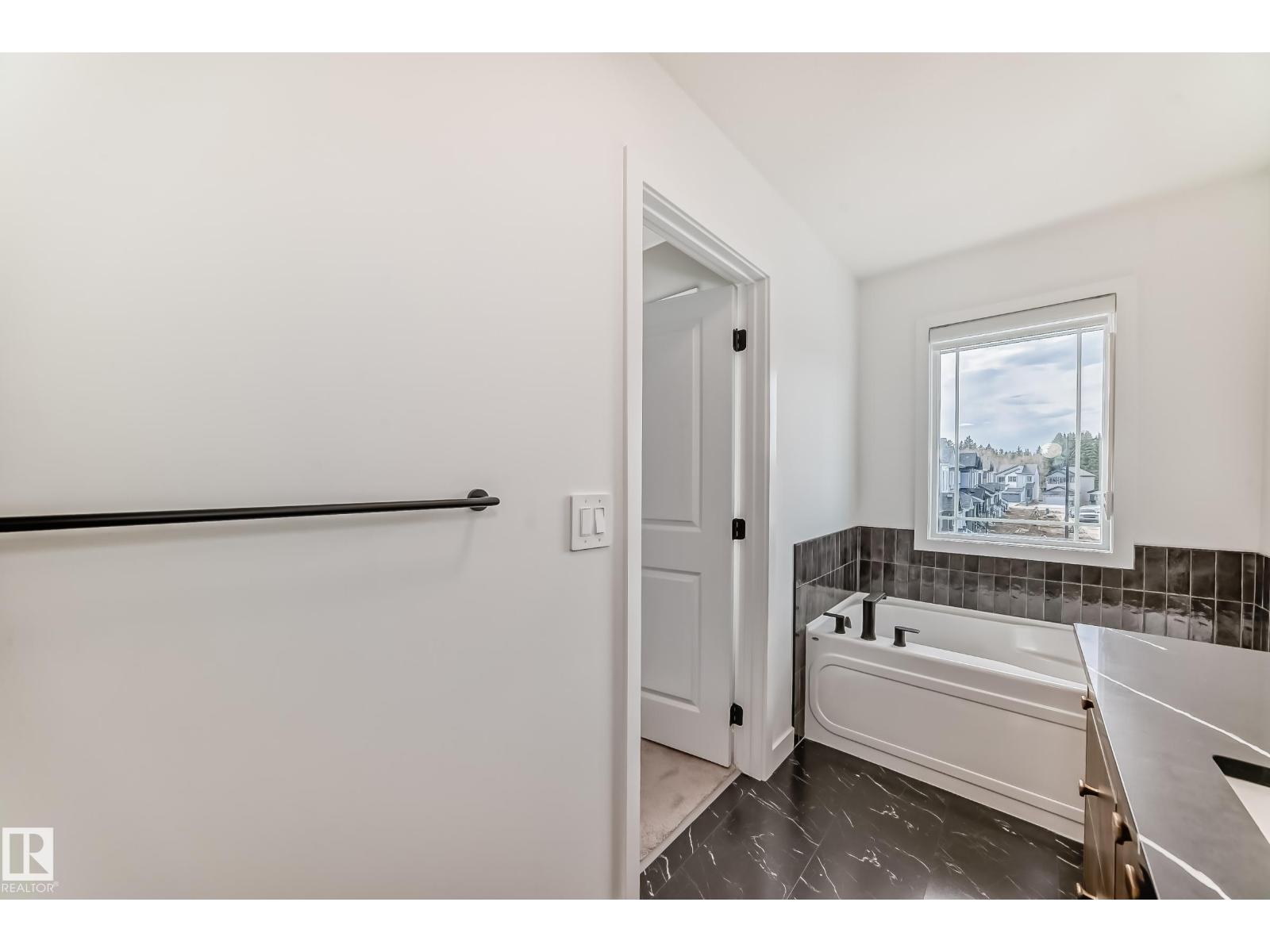 4231 206 ST NW - 37