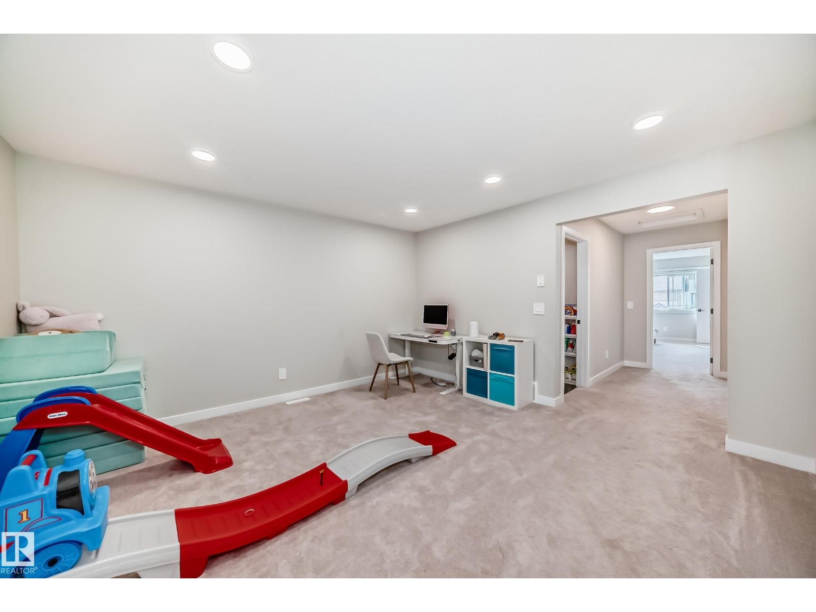 4231 206 ST NW - 50