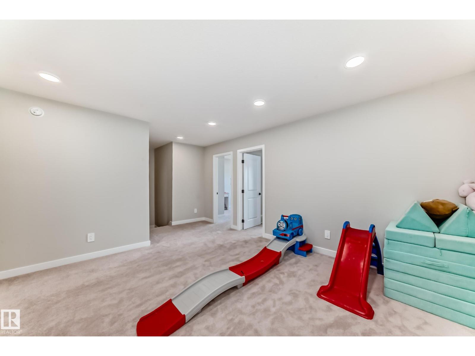 4231 206 ST NW - 52