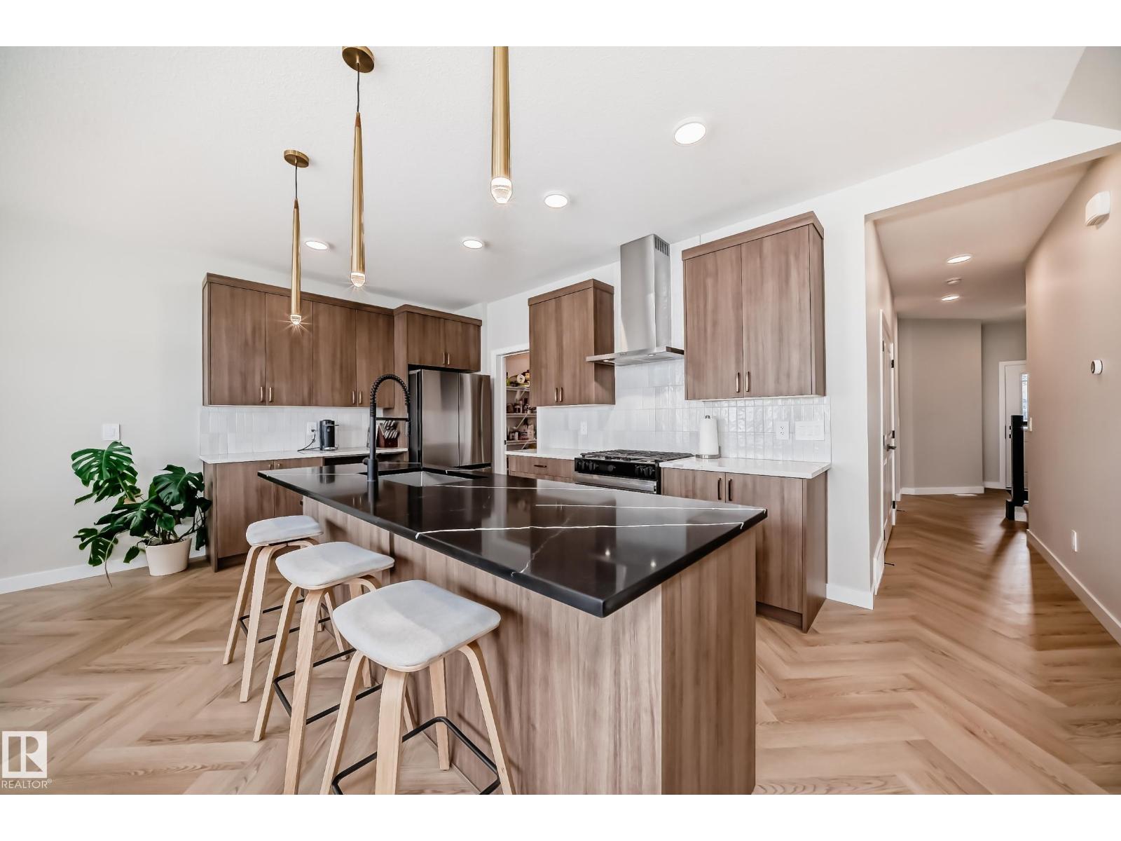 4231 206 ST NW - 6