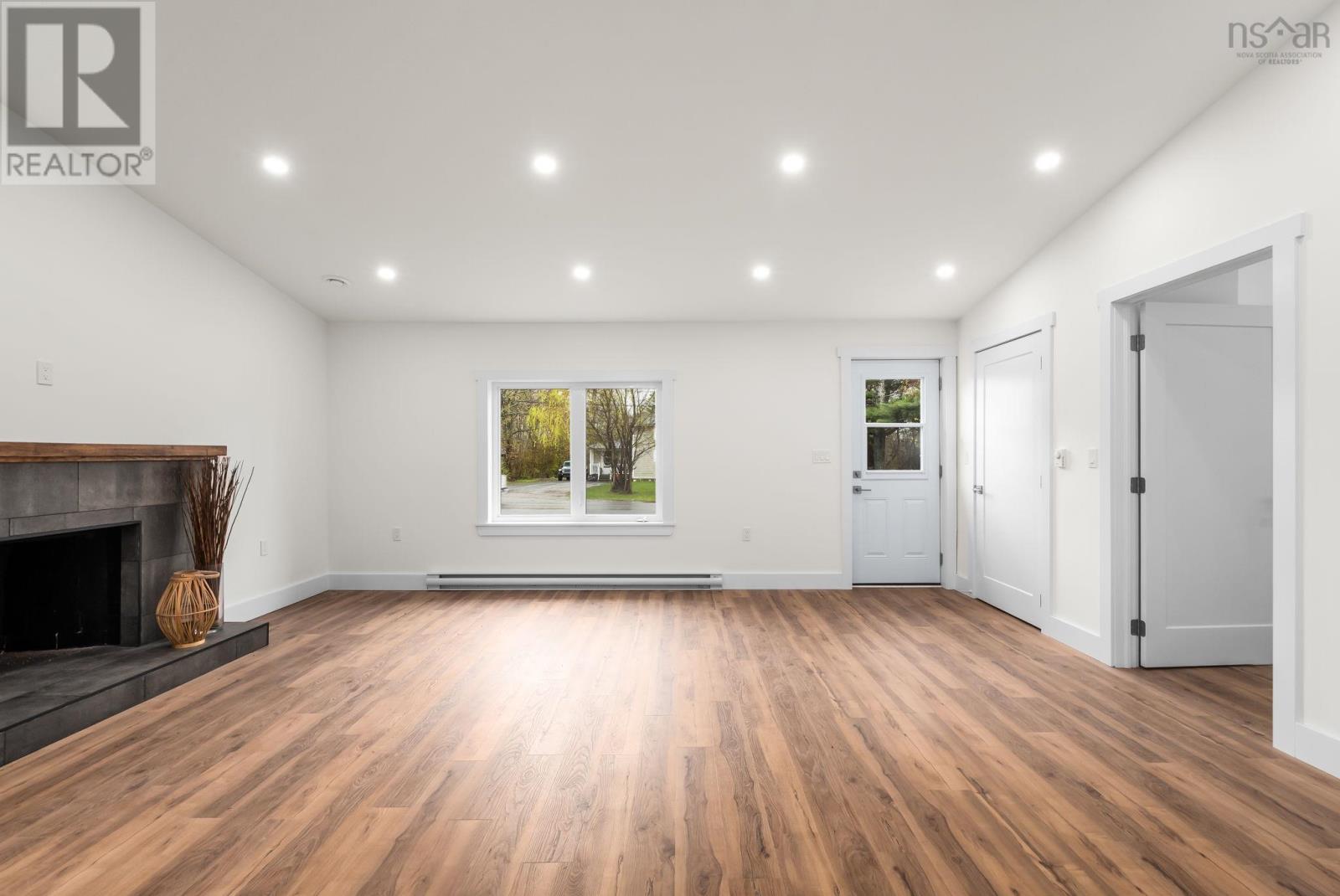 1649 Avondale Road - 10