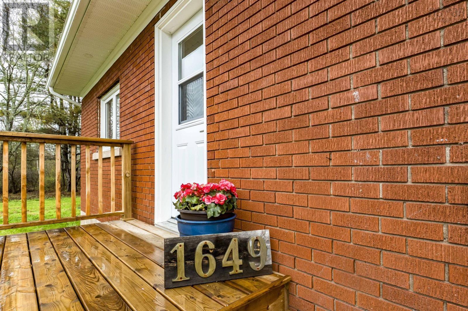 1649 Avondale Road - 5