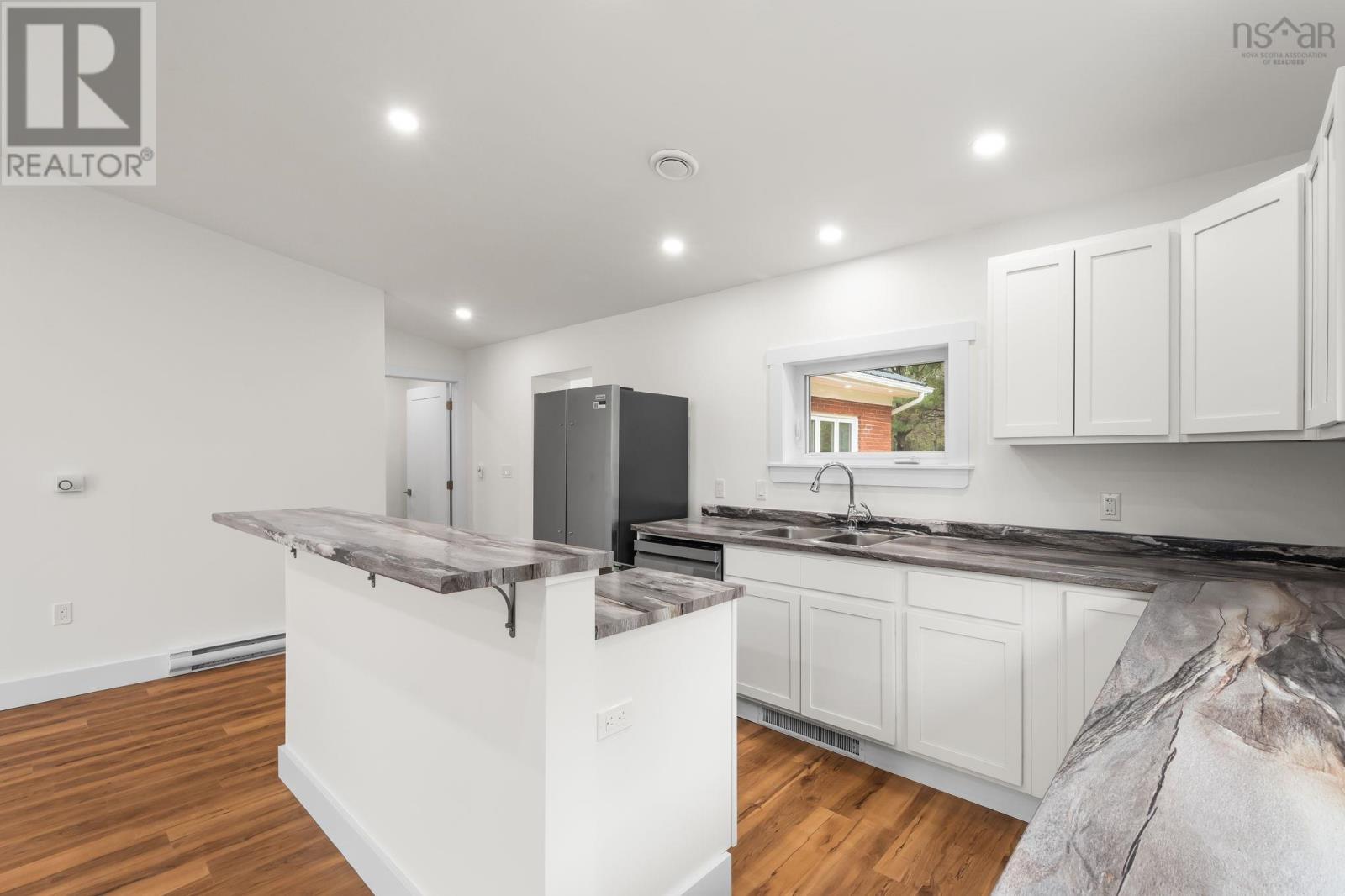 1649 Avondale Road - 15