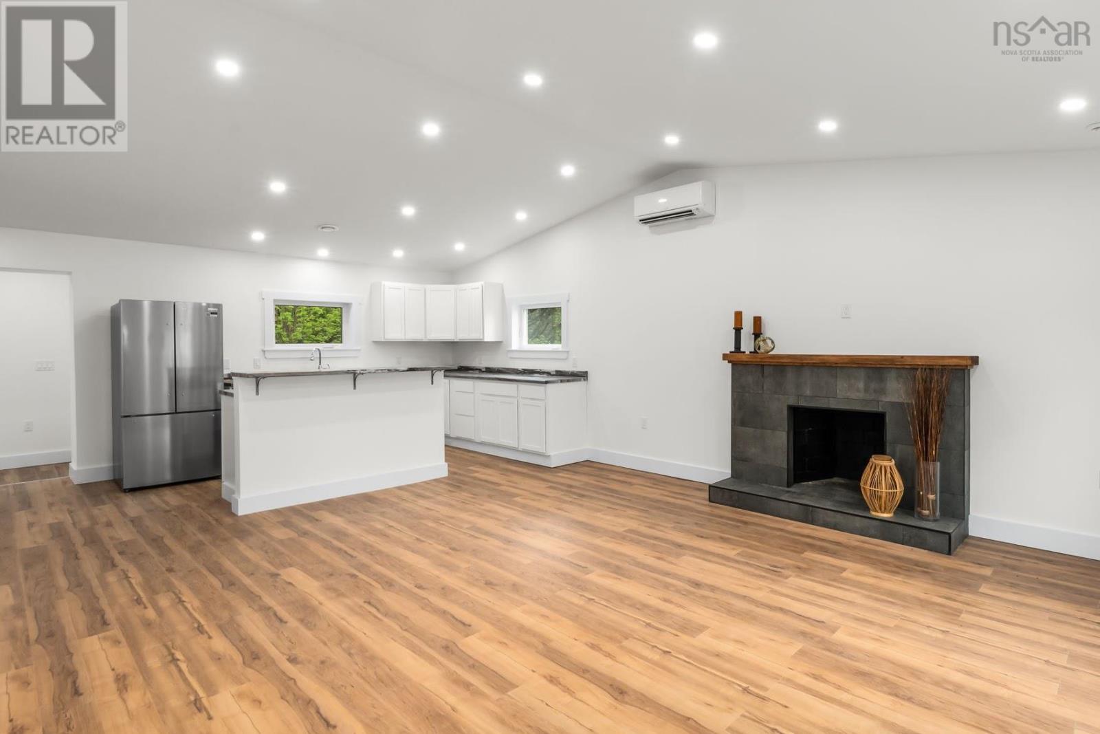1649 Avondale Road - 8