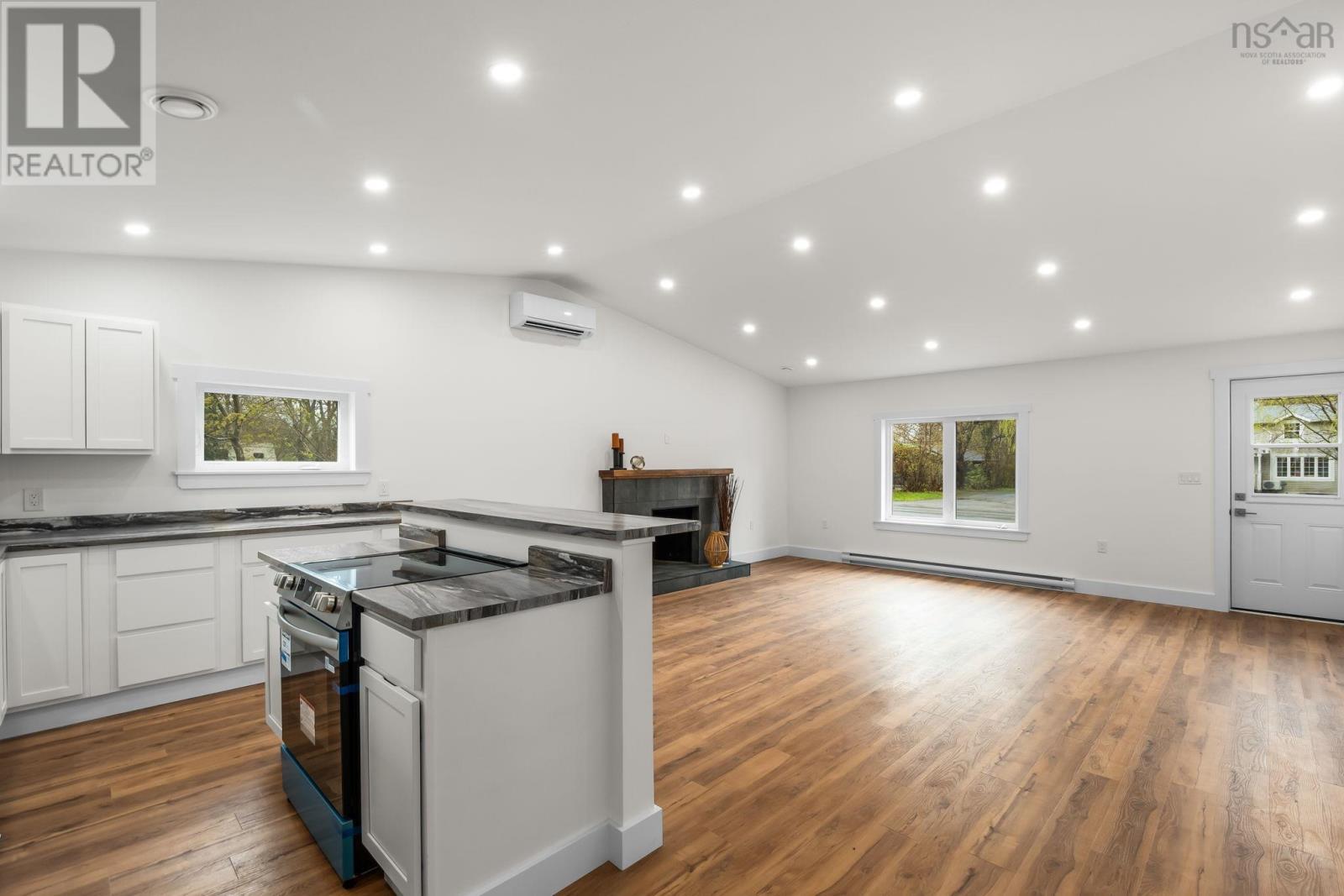 1649 Avondale Road - 13