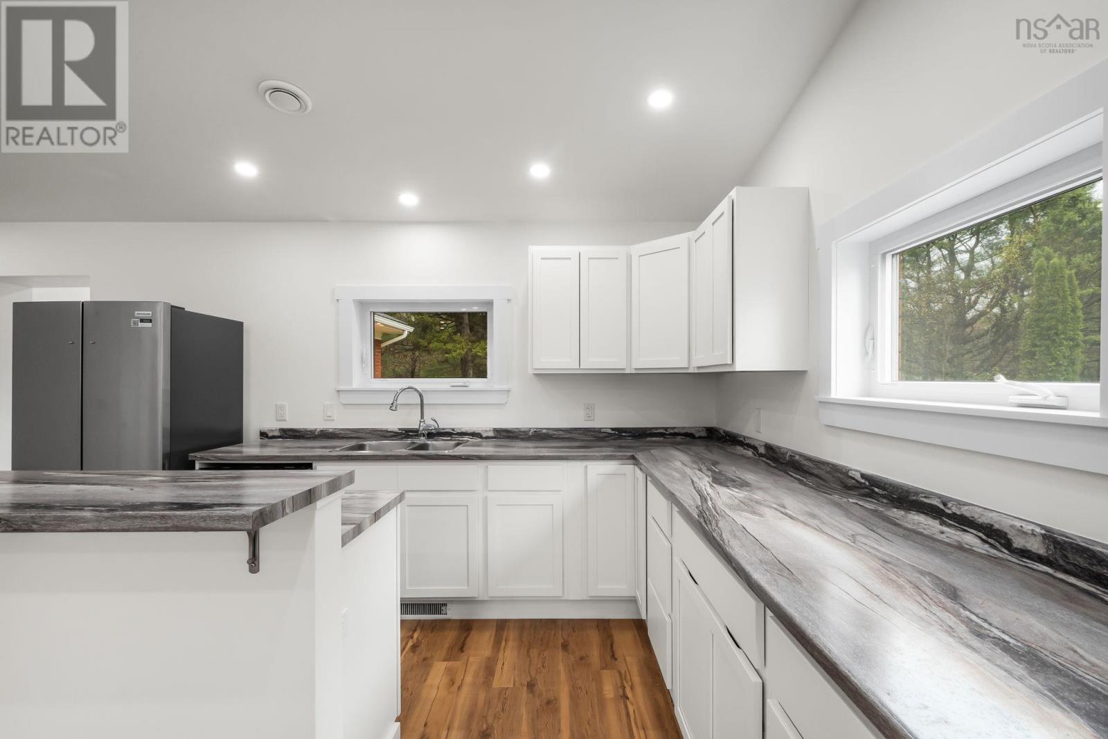 1649 Avondale Road - 16