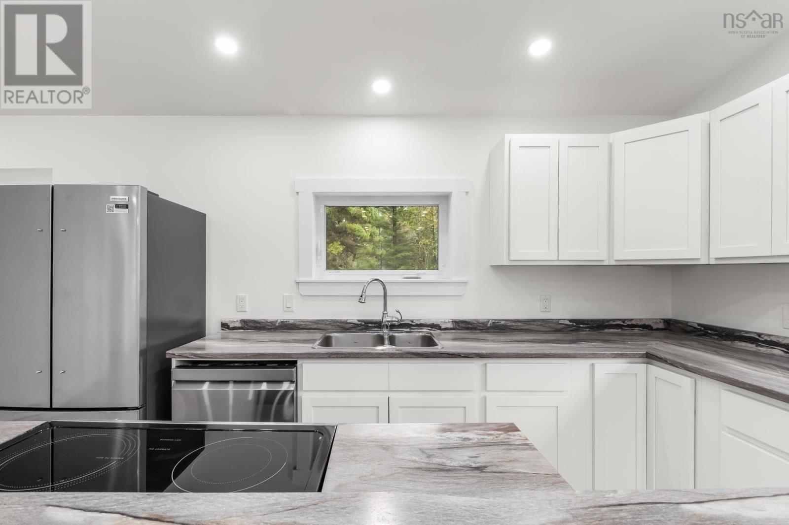 1649 Avondale Road - 12