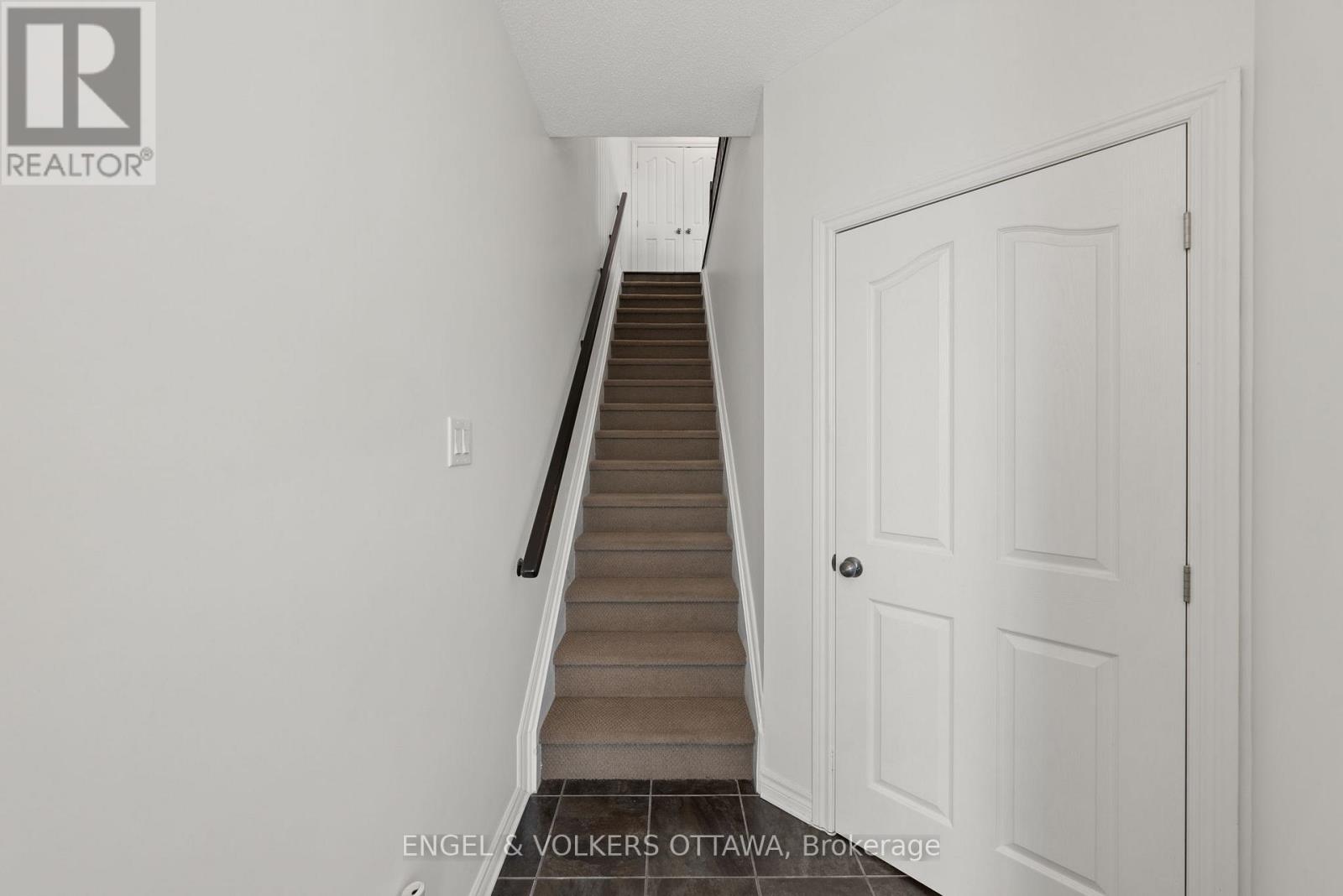 2 Bed, 1 Bath House for Sale in Ottawa – 362 ROYAL FERN WAY, Ottawa – MLS# X13472842 - Image 11