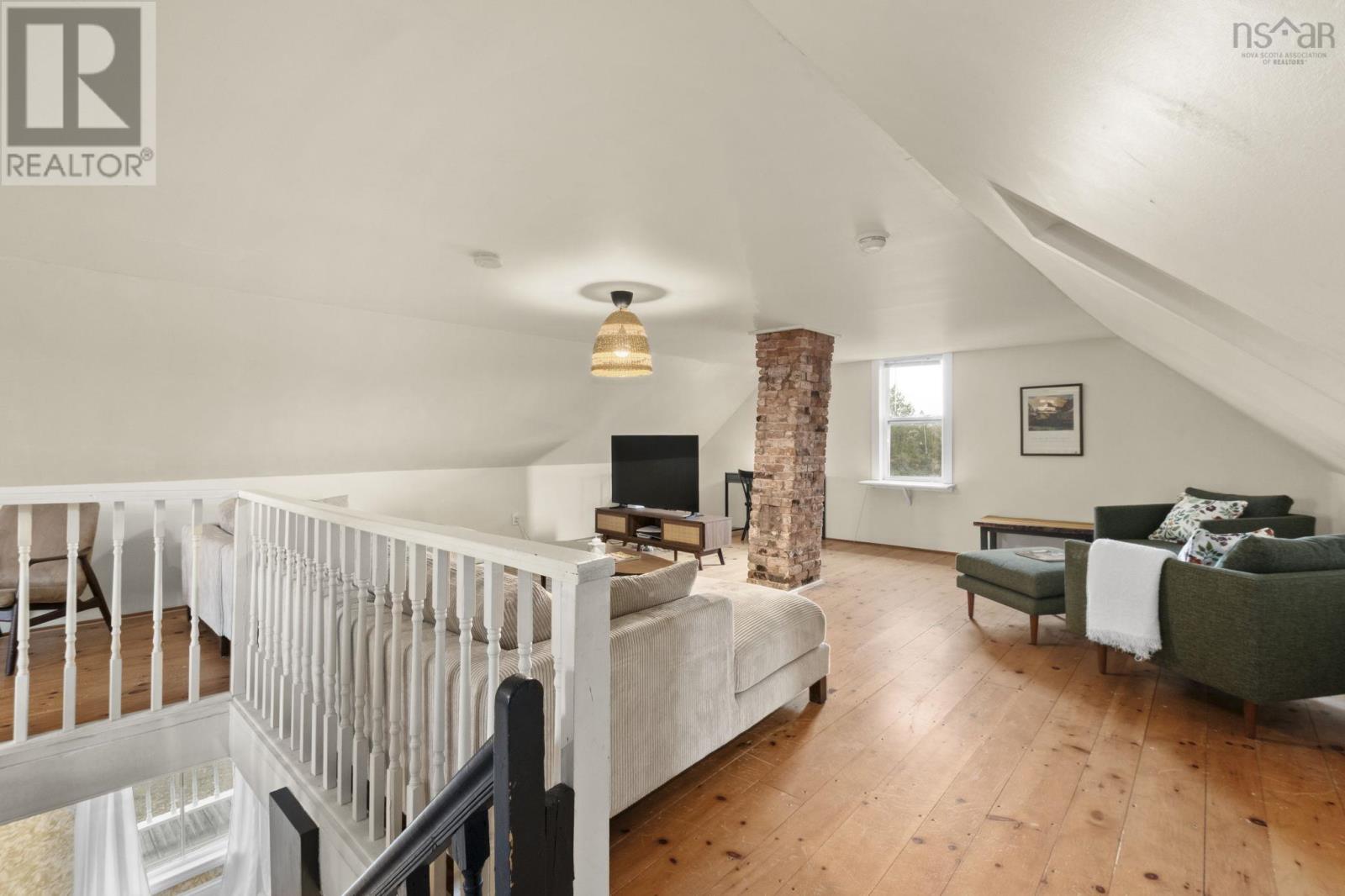 493 360 Highway - 29
