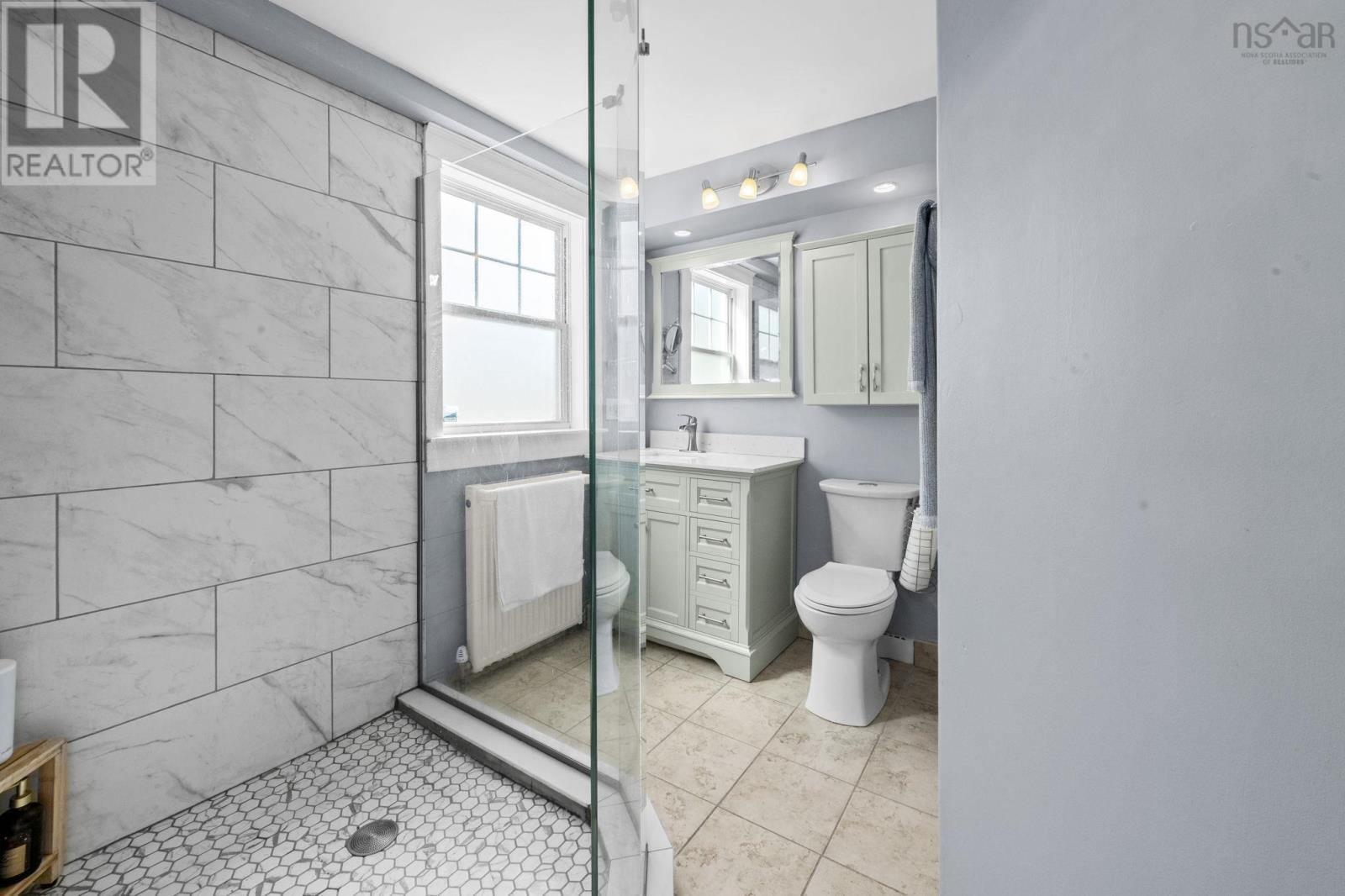 949 McLean Street - 26