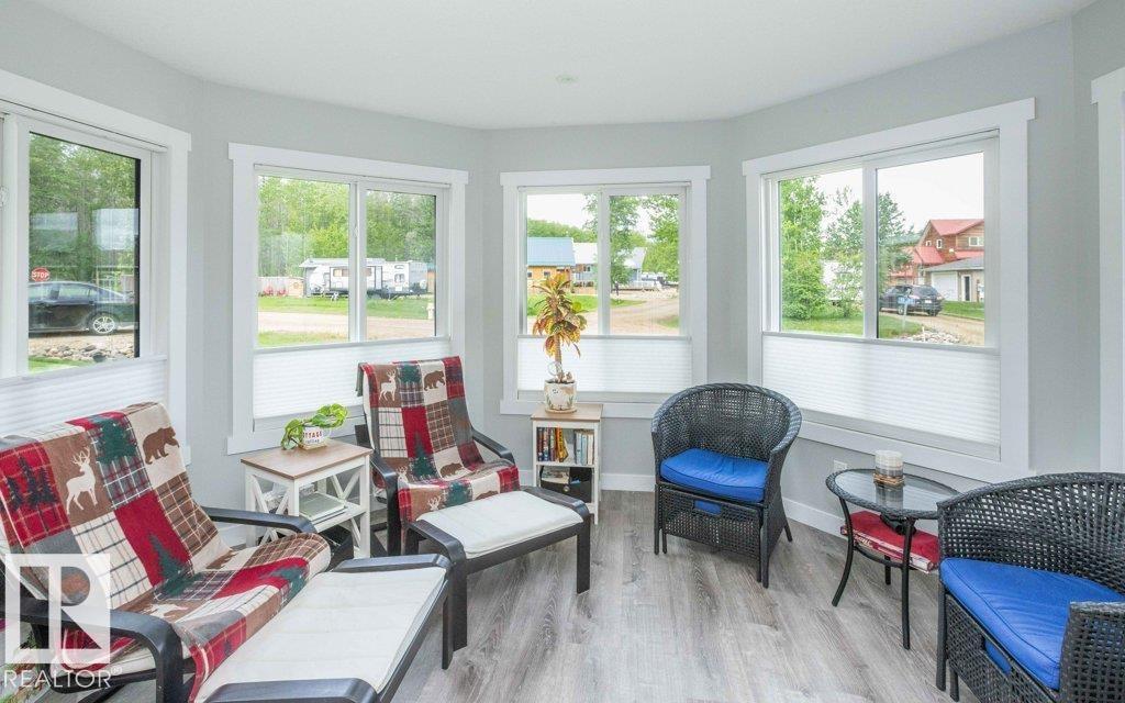 #86 160 Peace River AV - 16