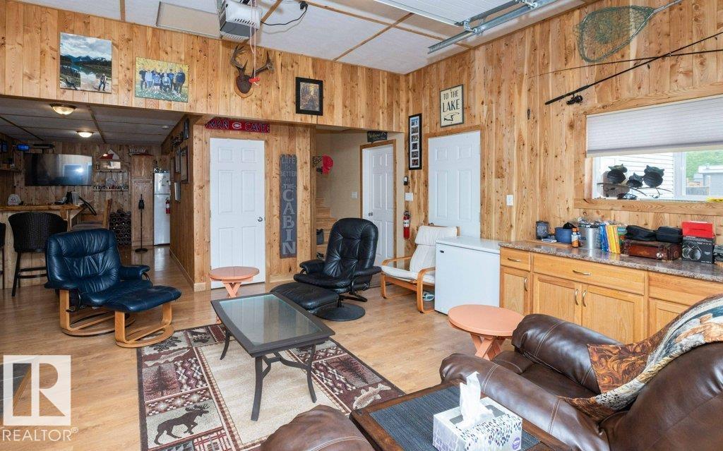 #86 160 Peace River AV - 28