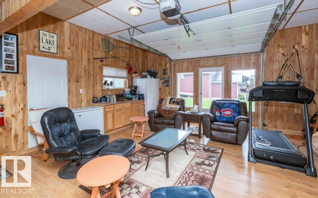 #86 160 Peace River AV - 25