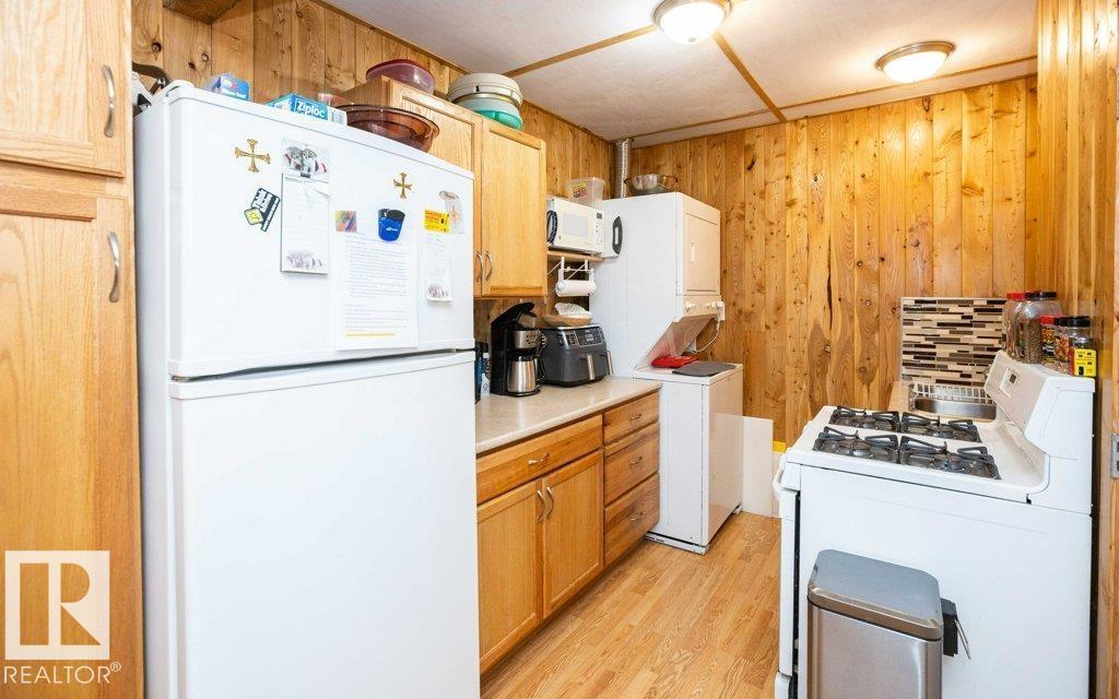 #86 160 Peace River AV - 32