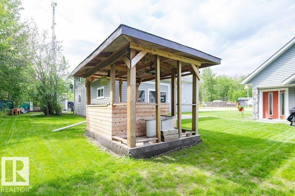 #86 160 Peace River AV - 40