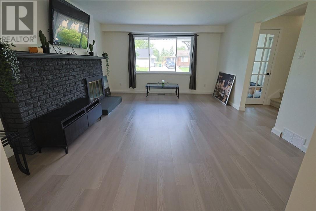 4 Bed, 3 Bath House for Sale in Ottawa – 12 Downsview Crescent, Ottawa - Image 36