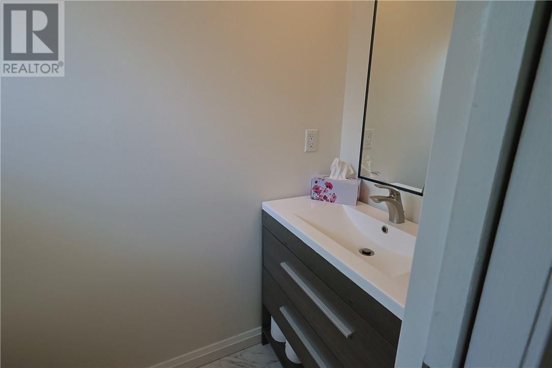 4 Bed, 3 Bath House for Sale in Ottawa – 12 Downsview Crescent, Ottawa - Image 48