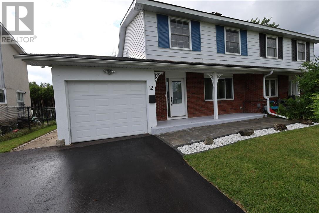 4 Bed, 3 Bath House for Sale in Ottawa – 12 Downsview Crescent, Ottawa - Image 6