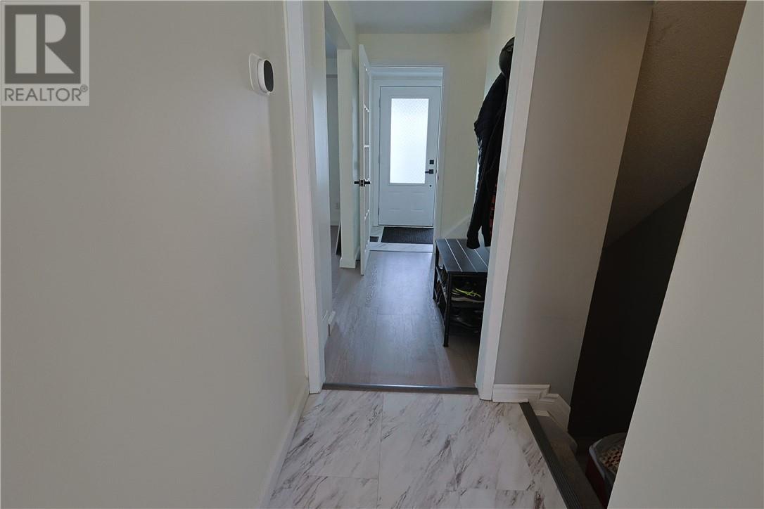 4 Bed, 3 Bath House for Sale in Ottawa – 12 Downsview Crescent, Ottawa - Image 10