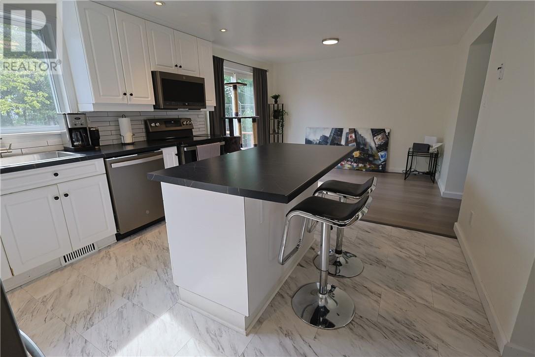 4 Bed, 3 Bath House for Sale in Ottawa – 12 Downsview Crescent, Ottawa - Image 16
