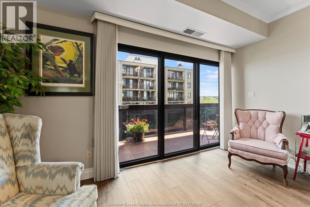 #702 3663 Riverside DRIVE East - 16