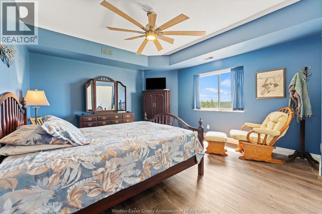#702 3663 Riverside DRIVE East - 17