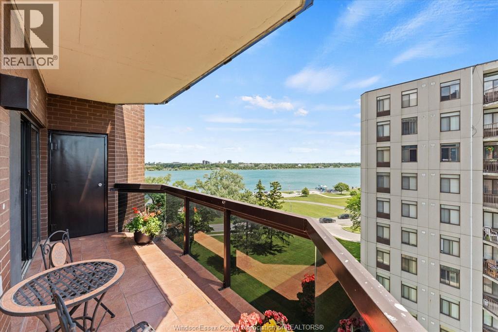 #702 3663 Riverside DRIVE East - 23
