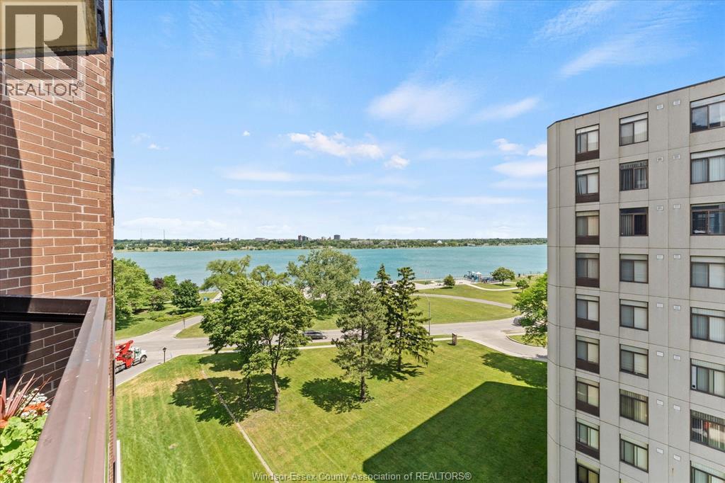 #702 3663 Riverside DRIVE East - 24