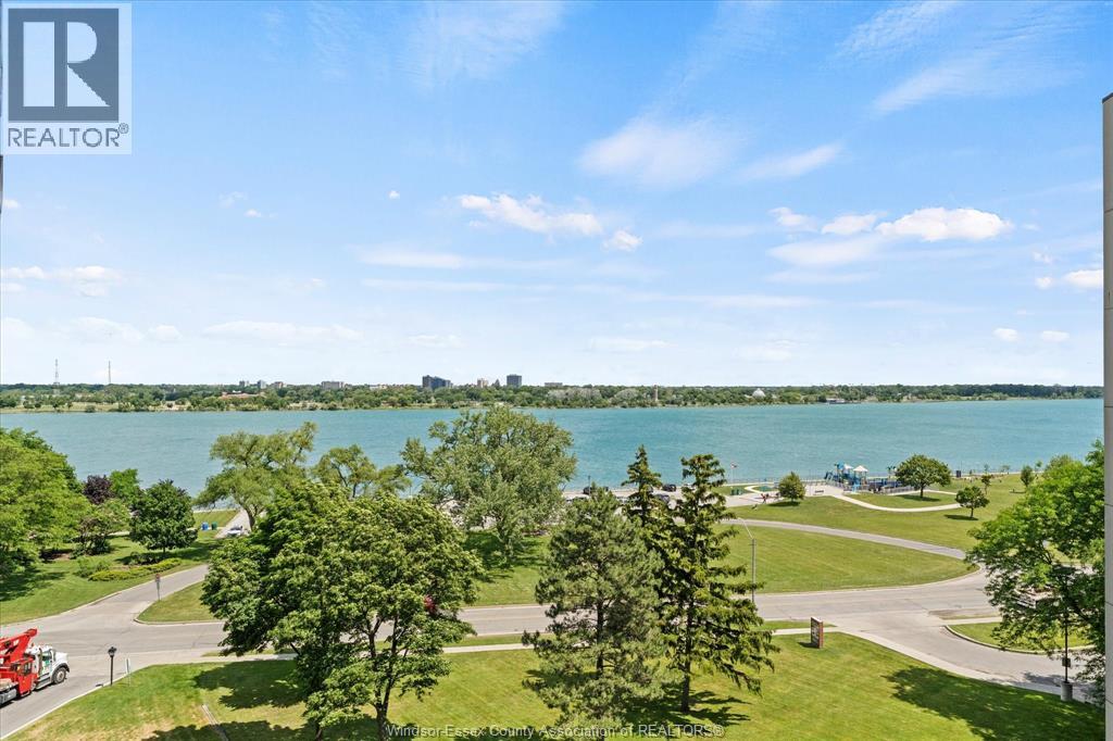 #702 3663 Riverside DRIVE East - 25