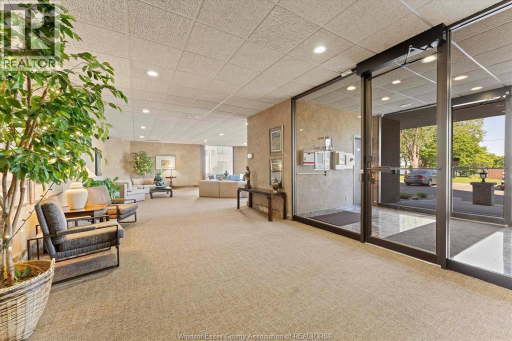 #702 3663 Riverside DRIVE East - 3