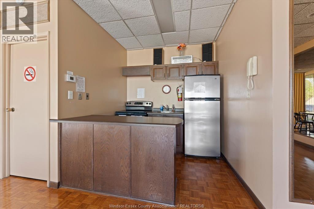 #702 3663 Riverside DRIVE East - 31