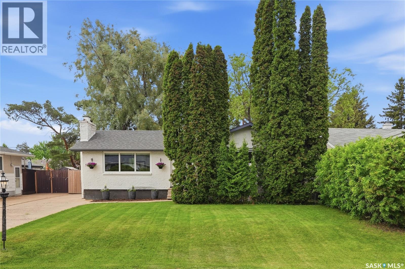 3345 Mountbatten STREET - 1