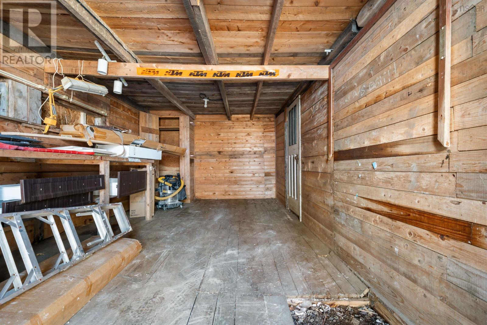 2482 Athol Road - 44